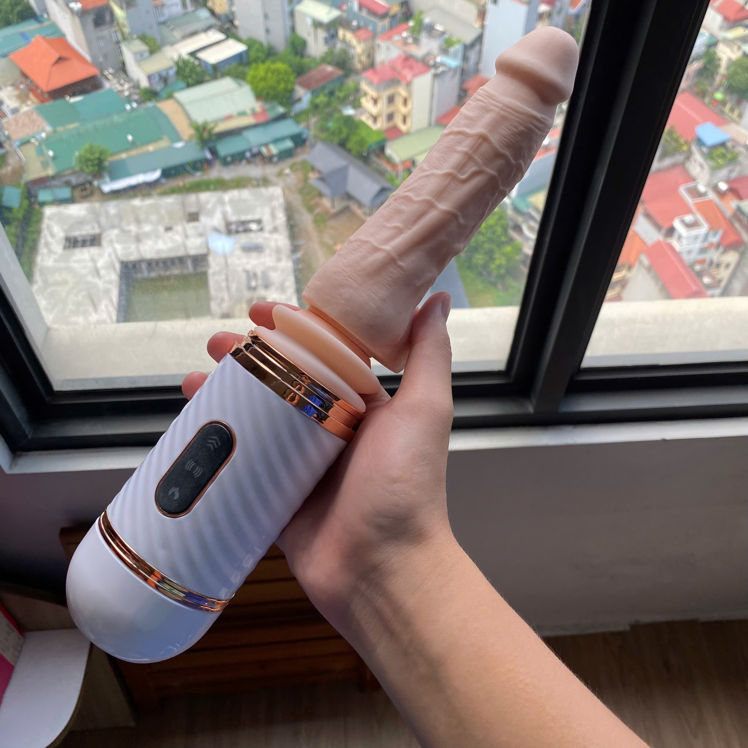 Những sản phẩm dương vật giả của Nữ Hoàng Khoái Cảm khiến vợ chồng thăng hoa bạn không nên bỏ qua