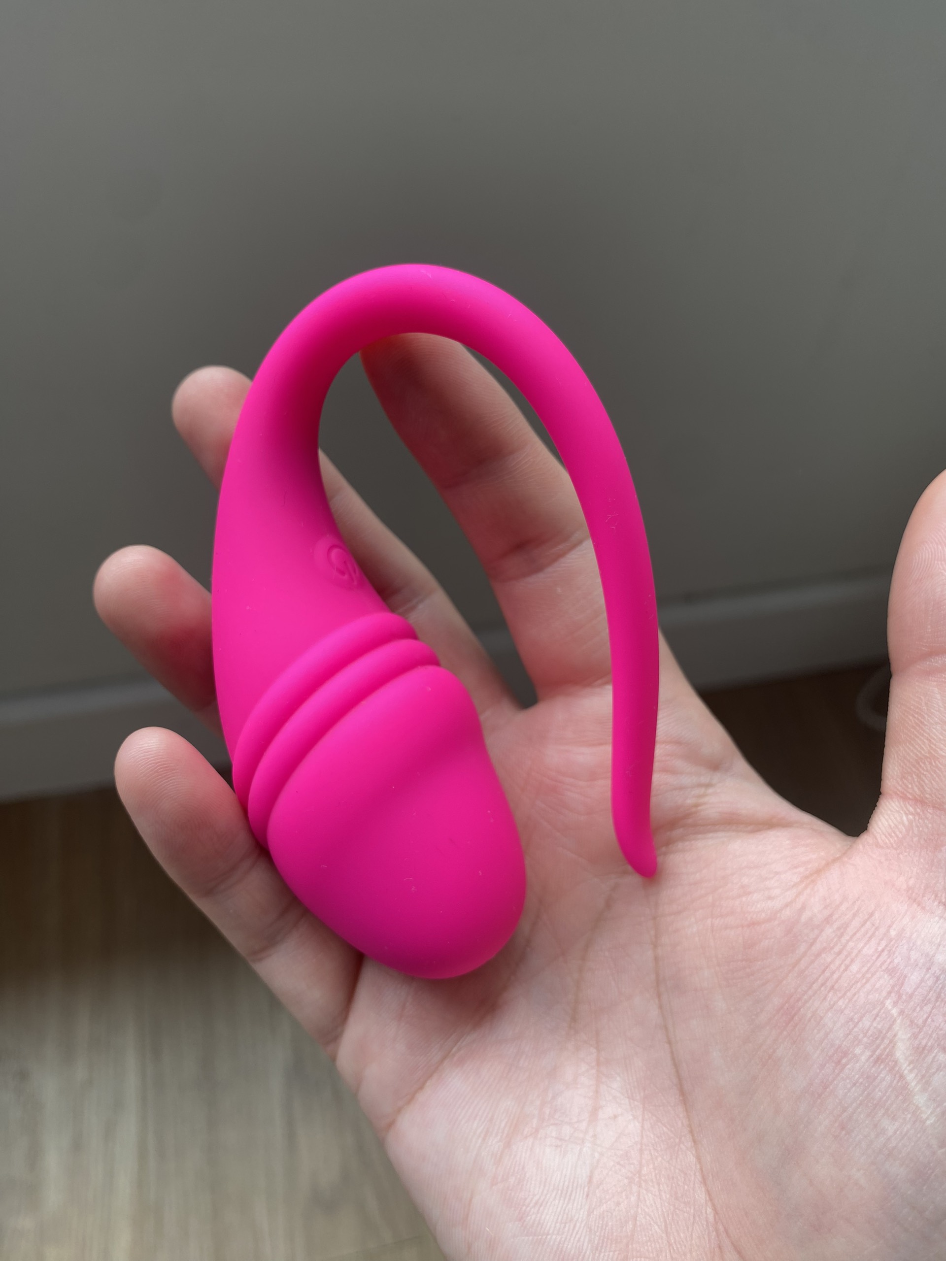 Trứng rung điều khiển qua App Bluetooth Lovespouse rung 2 điểm