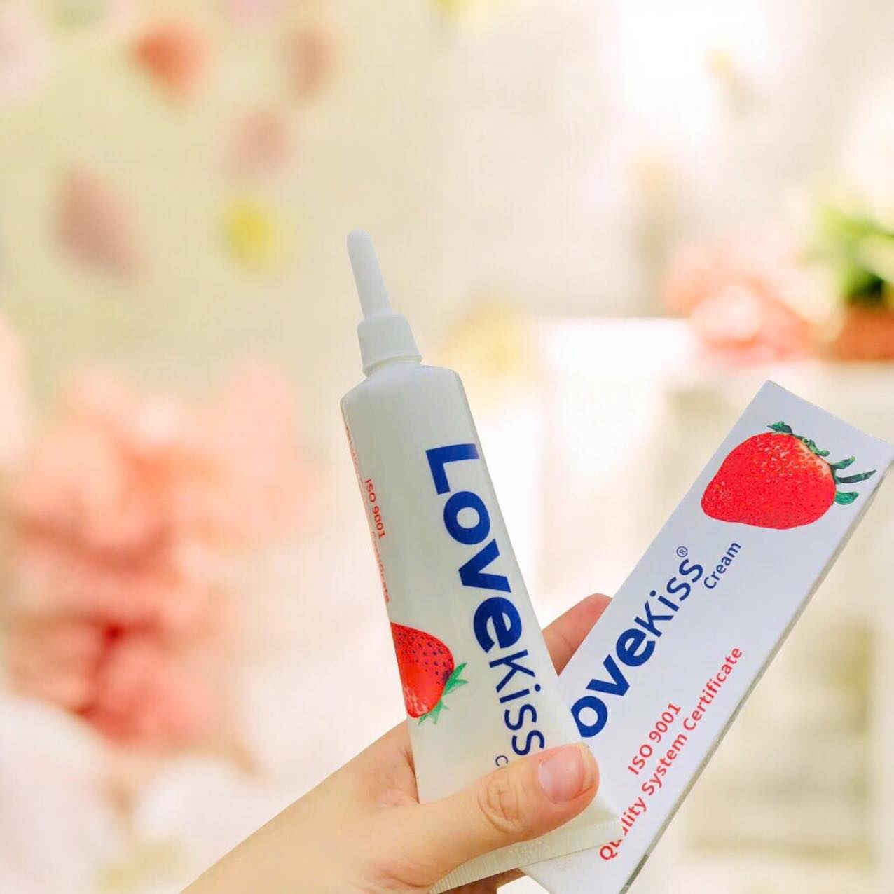 (GIÁ HỦY DIỆT) Gel bôi trơn Love Kiss Cream 100ml TẶNG ĐỒ NGỦ