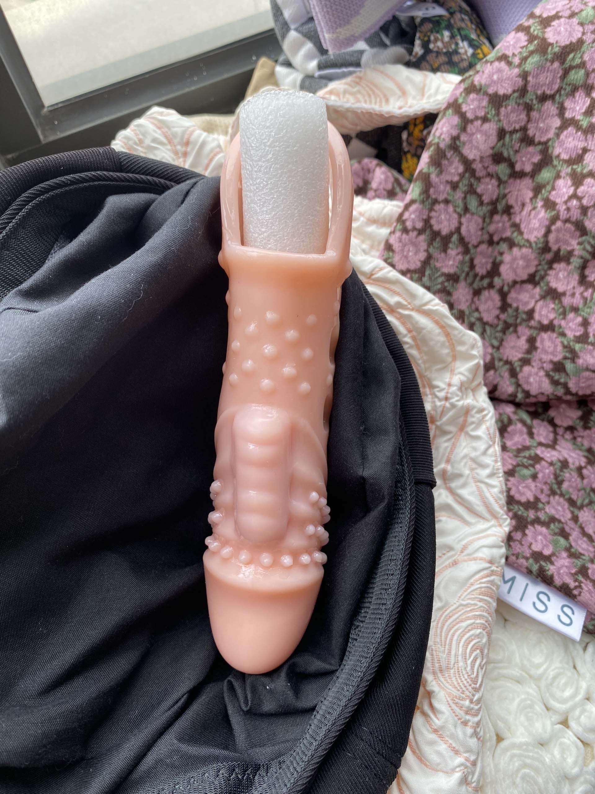 Bao cao su đôn dên Pretty Love Penis Sleeve quai đeo gắn cục rung