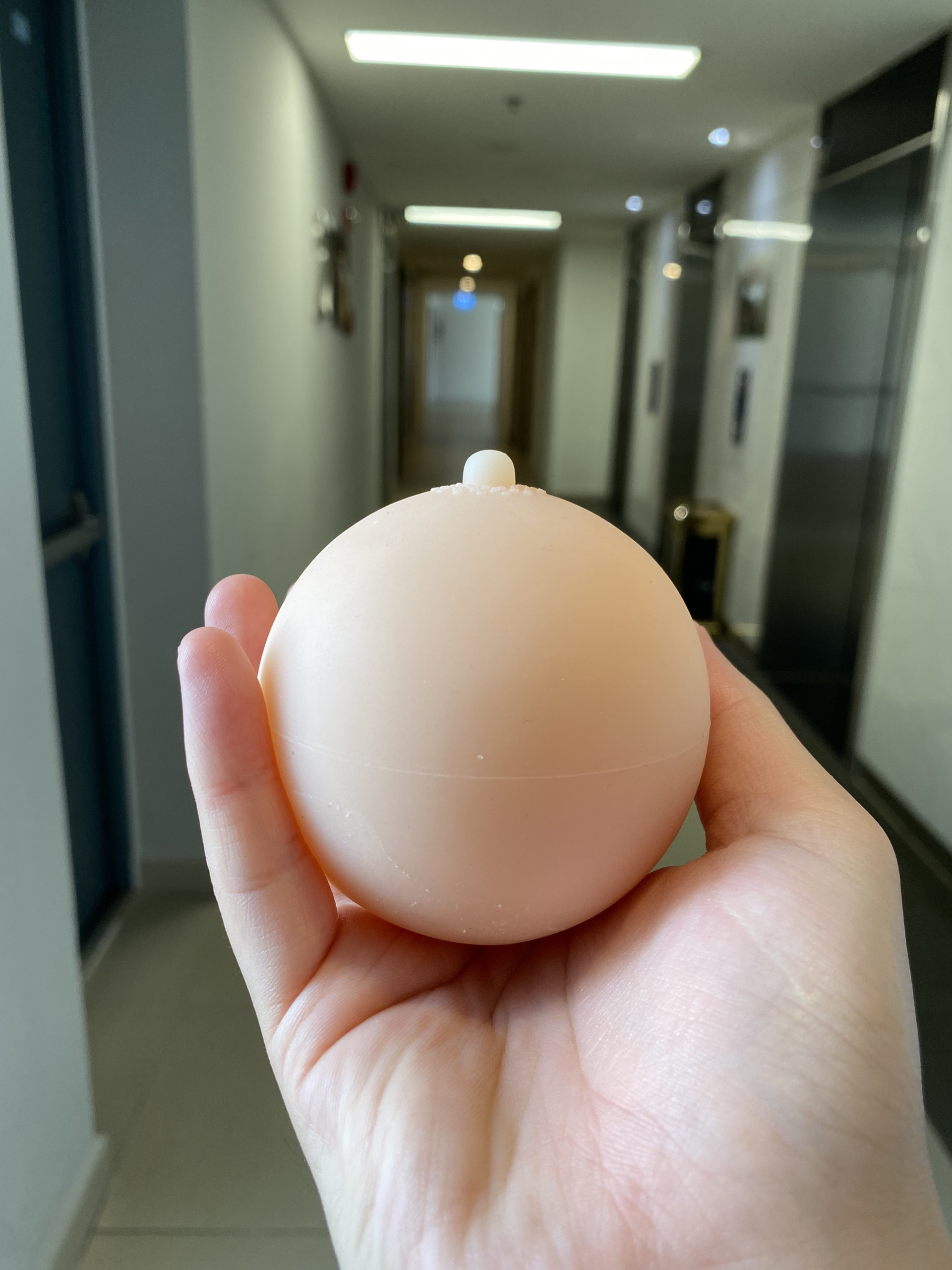 Vú giả cầm tay có lỗ âm đạo cỡ nhỏ