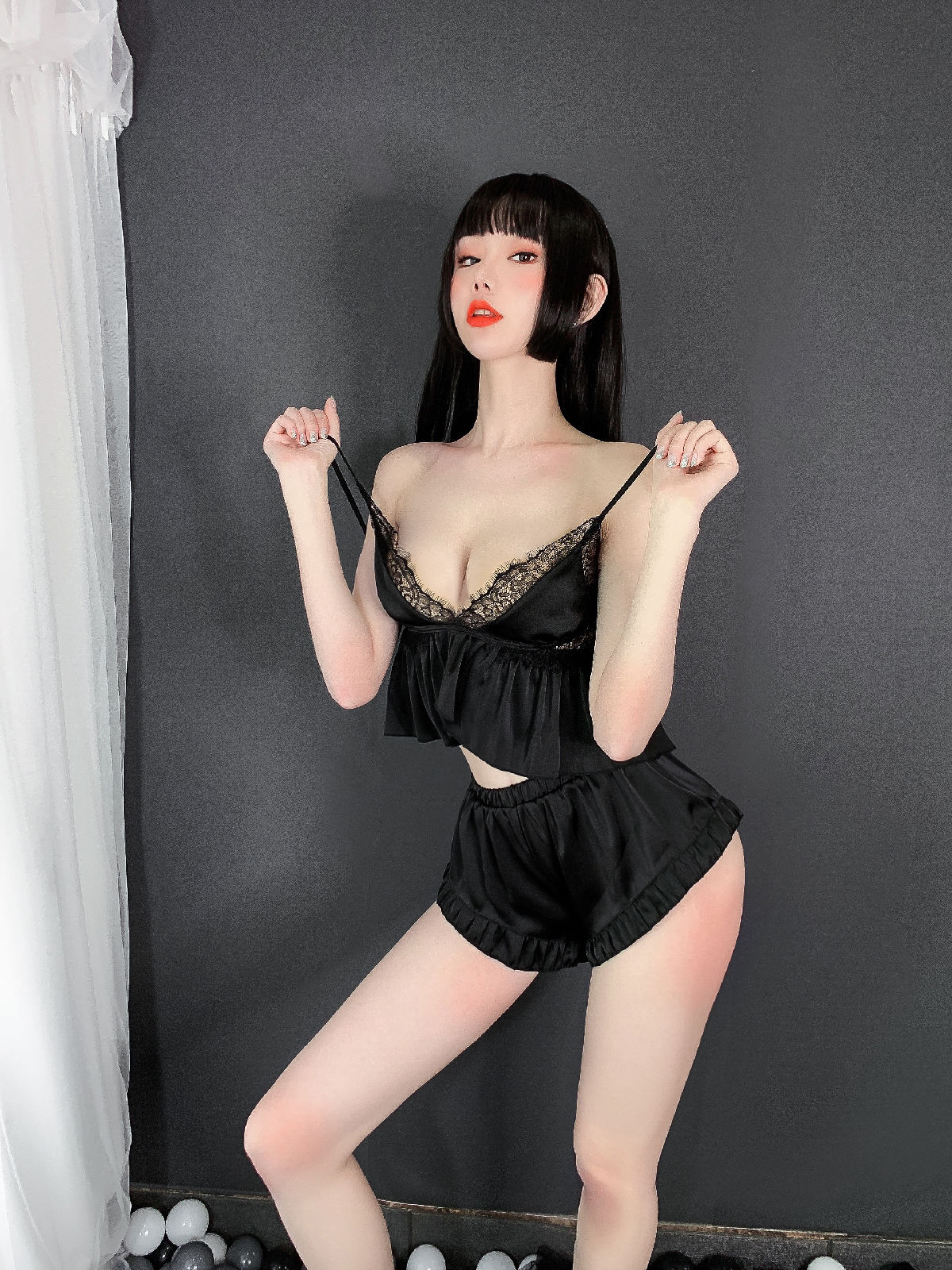 Bộ ngủ lụa 2 dây Quảng Châu xẻ ngực