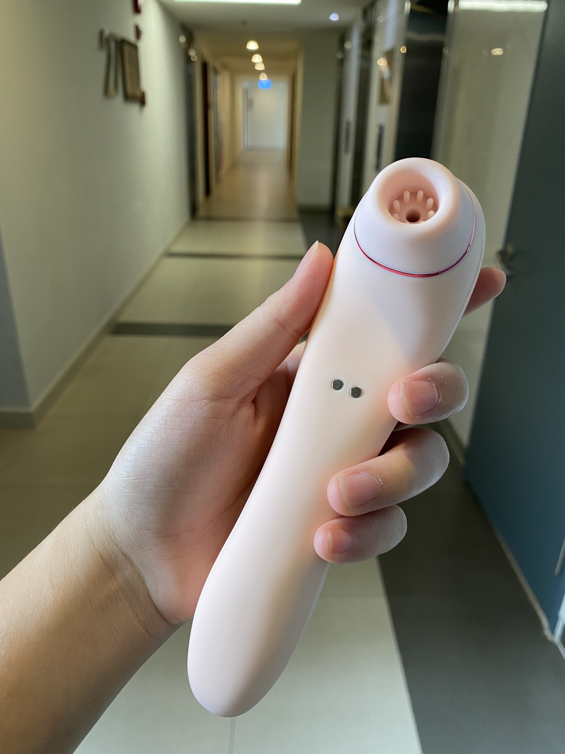 Máy rung âm đạo 2 đầu rung và hút kích thích nữ giới Electric Sucking Massager