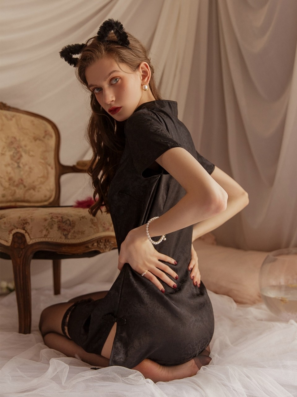 Váy ngủ sườn xám cộc tay dáng ngắn