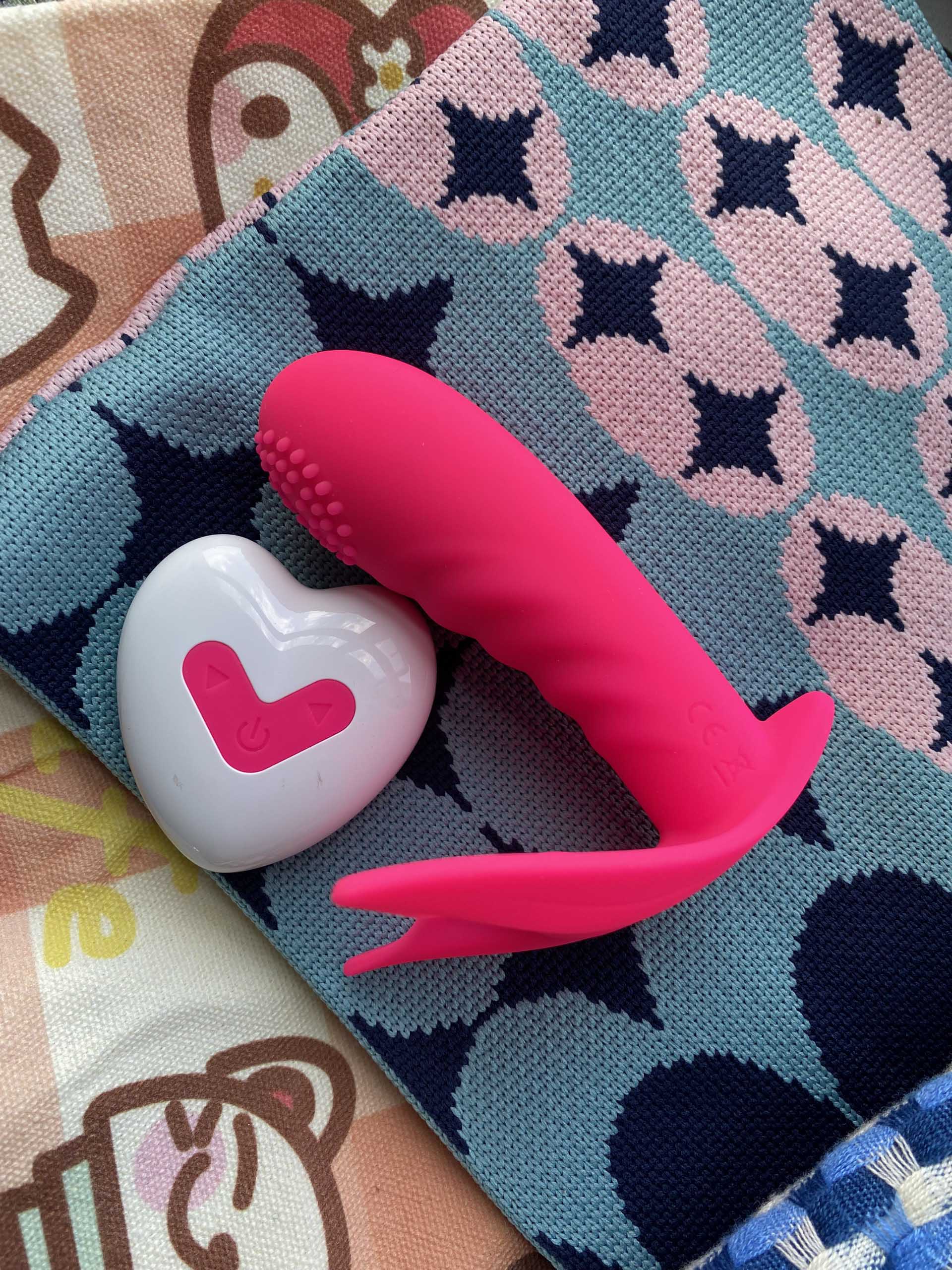 Quần lót rung điểm G có gai