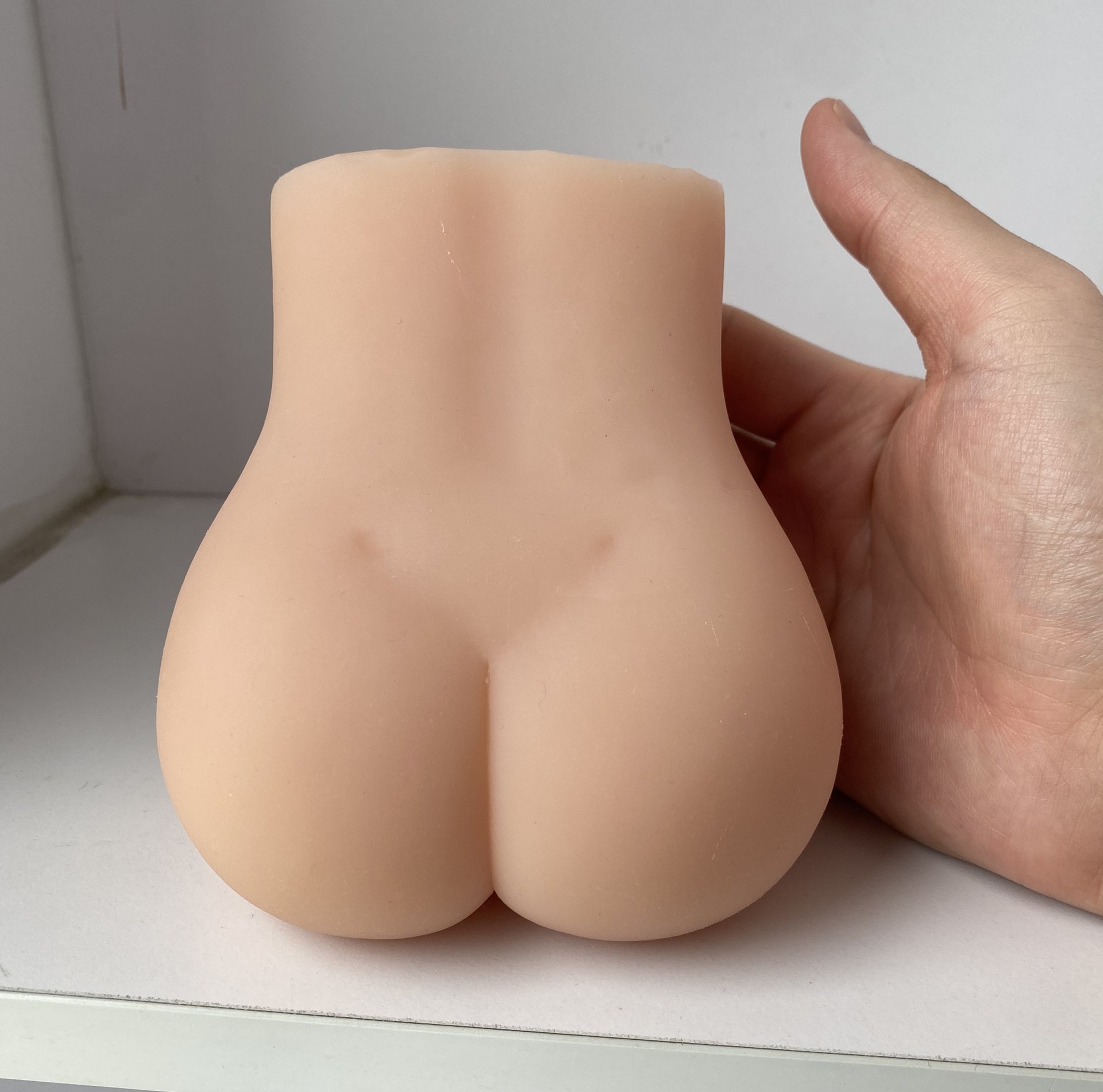 Âm Đạo Giả Cầm Tay Có Mông Đùi Sexy TOY0226 – Cảm Giác Như Thật