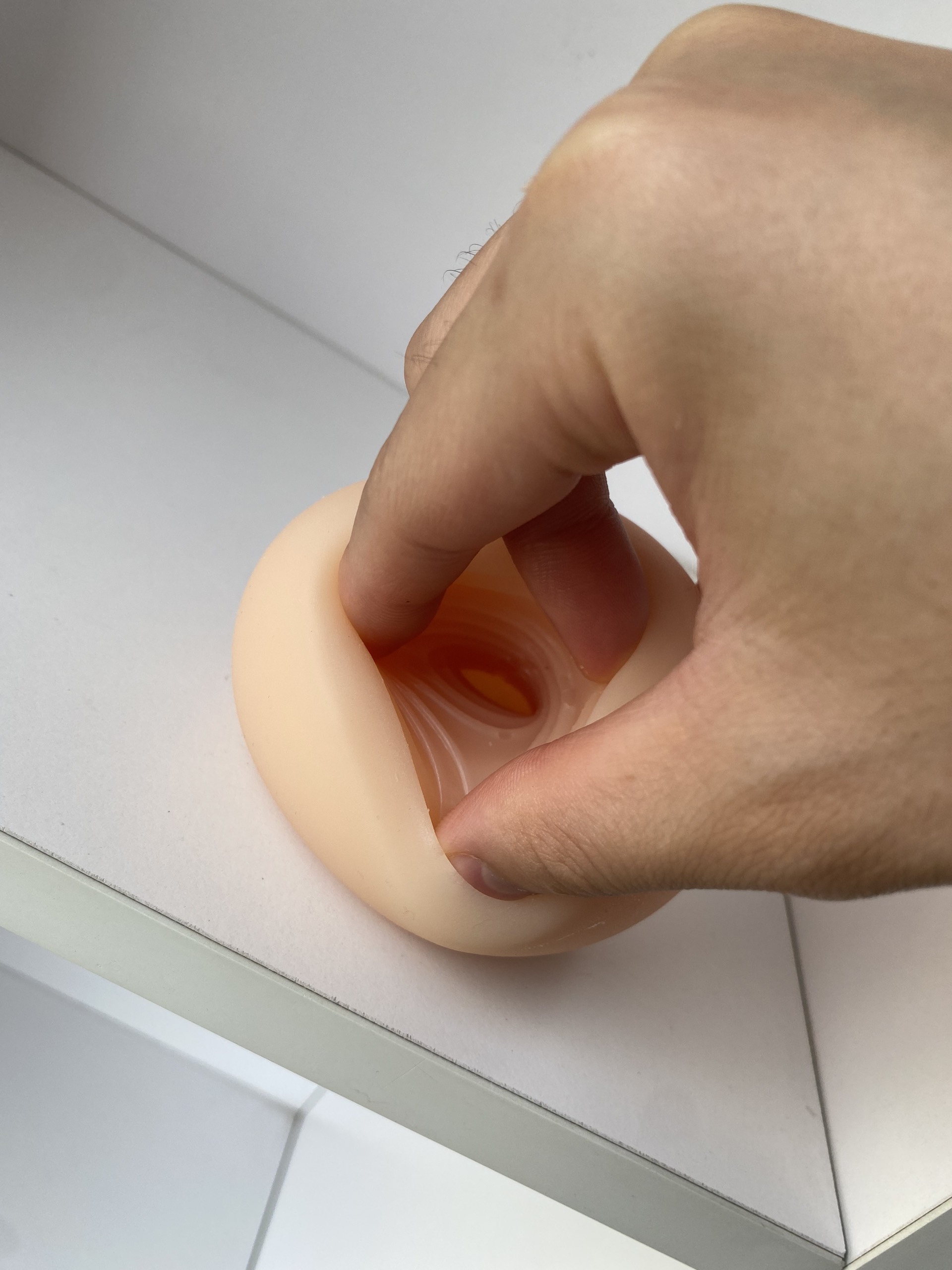 Vú giả cầm tay có lỗ âm đạo cỡ nhỏ