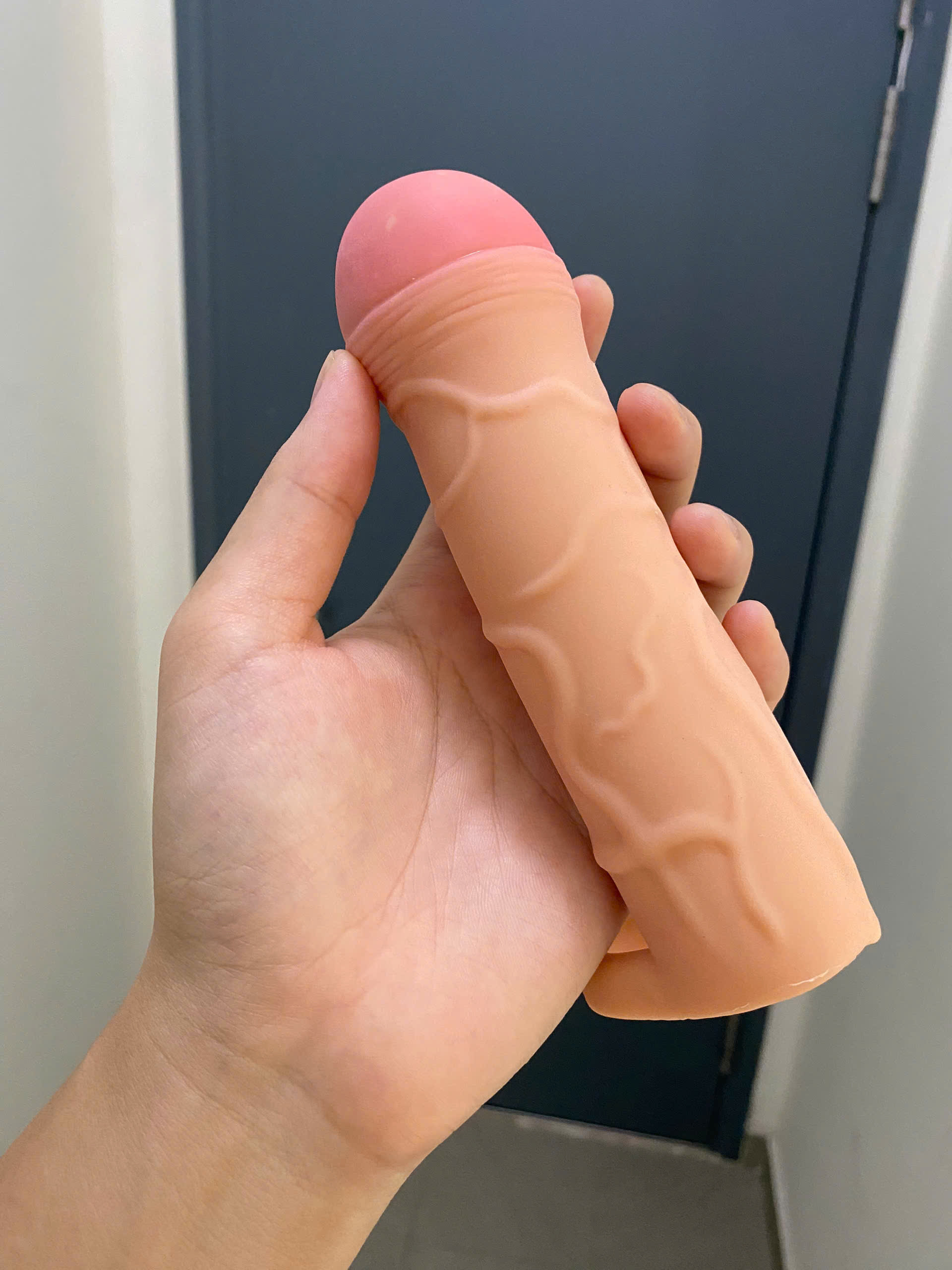 Bao cao su đôn dên Pretty Love trắng hồng quai đeo bìu