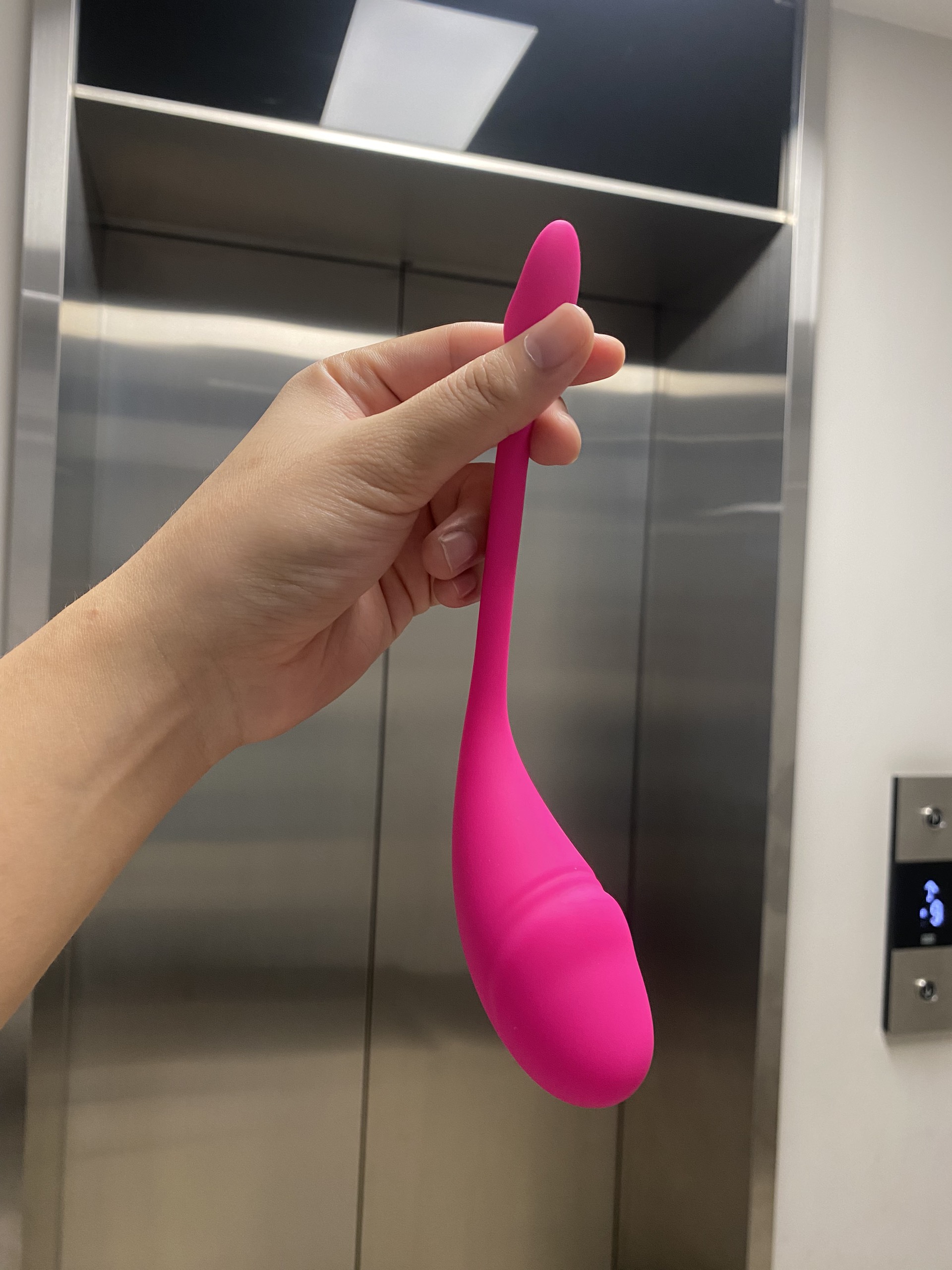 Trứng rung điều khiển qua App Bluetooth Love Spouse hình thiên nga