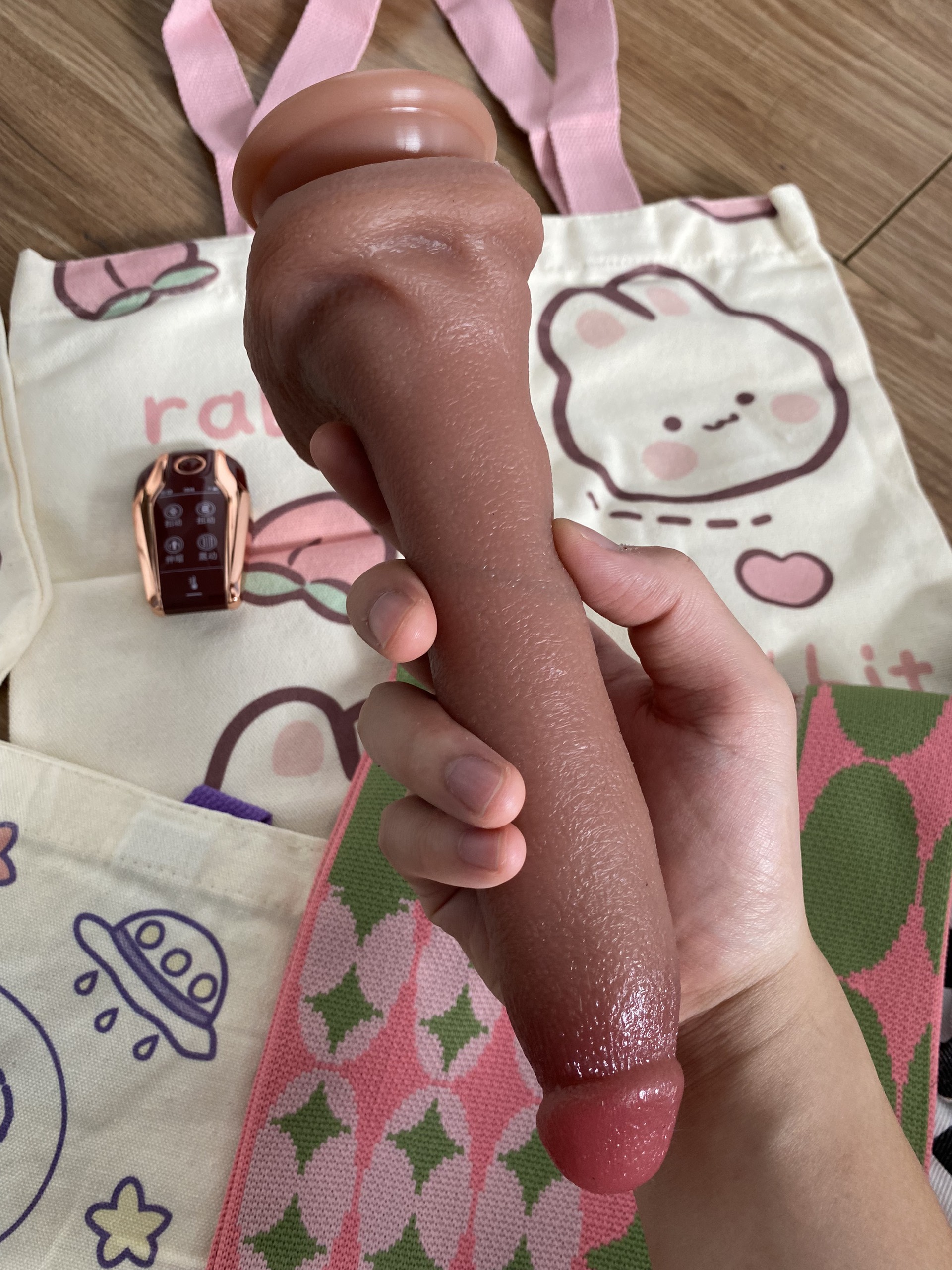 Dương vật giả điều khiển từ xa cao cấp rung thụt tỏa nhiệt bìu dài