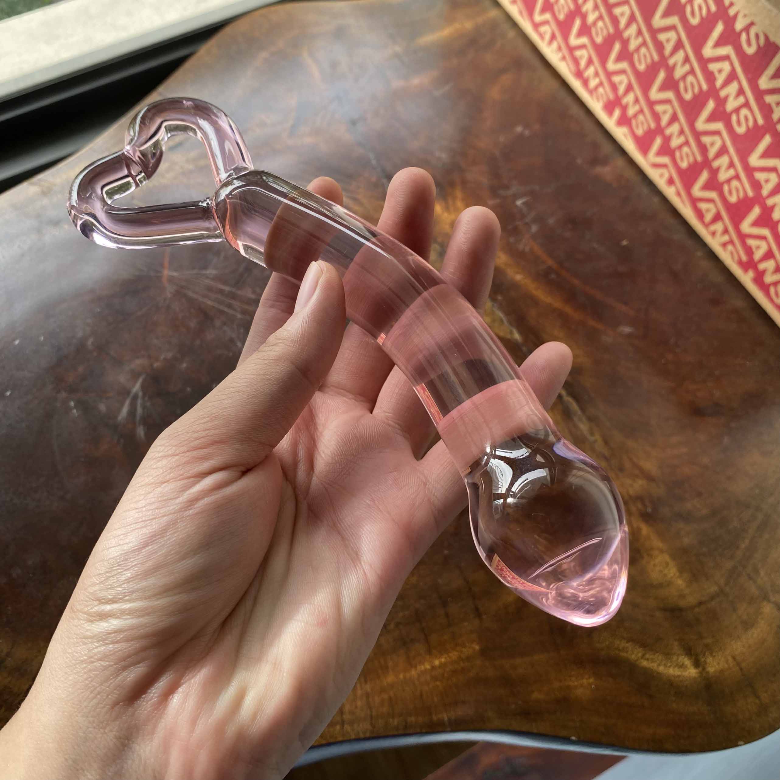 Dương vật giả pha lê hình trái tim cắm mông âm đạo