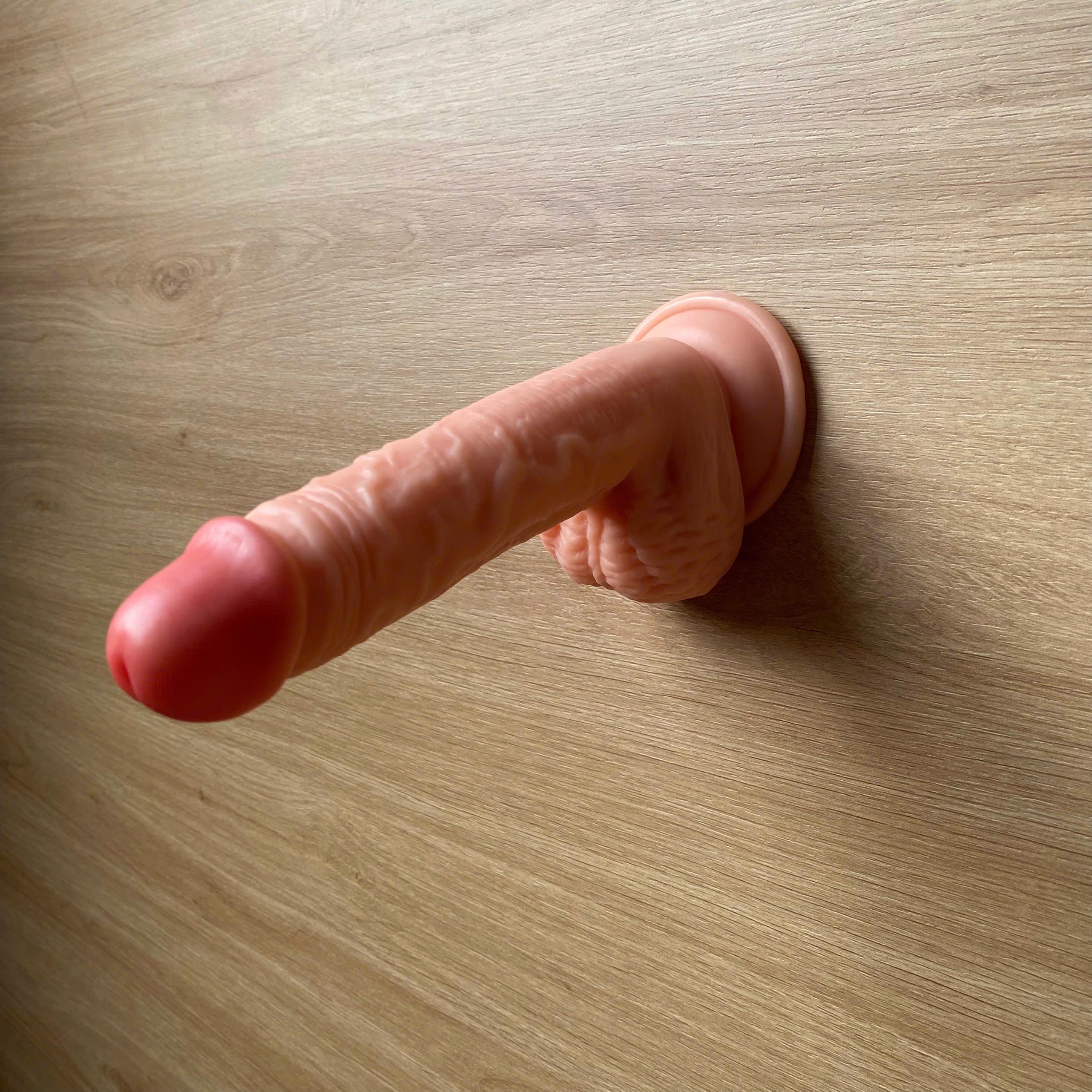 Dương vật giả trắng hồng châu Âu cỡ lớn gắn tường