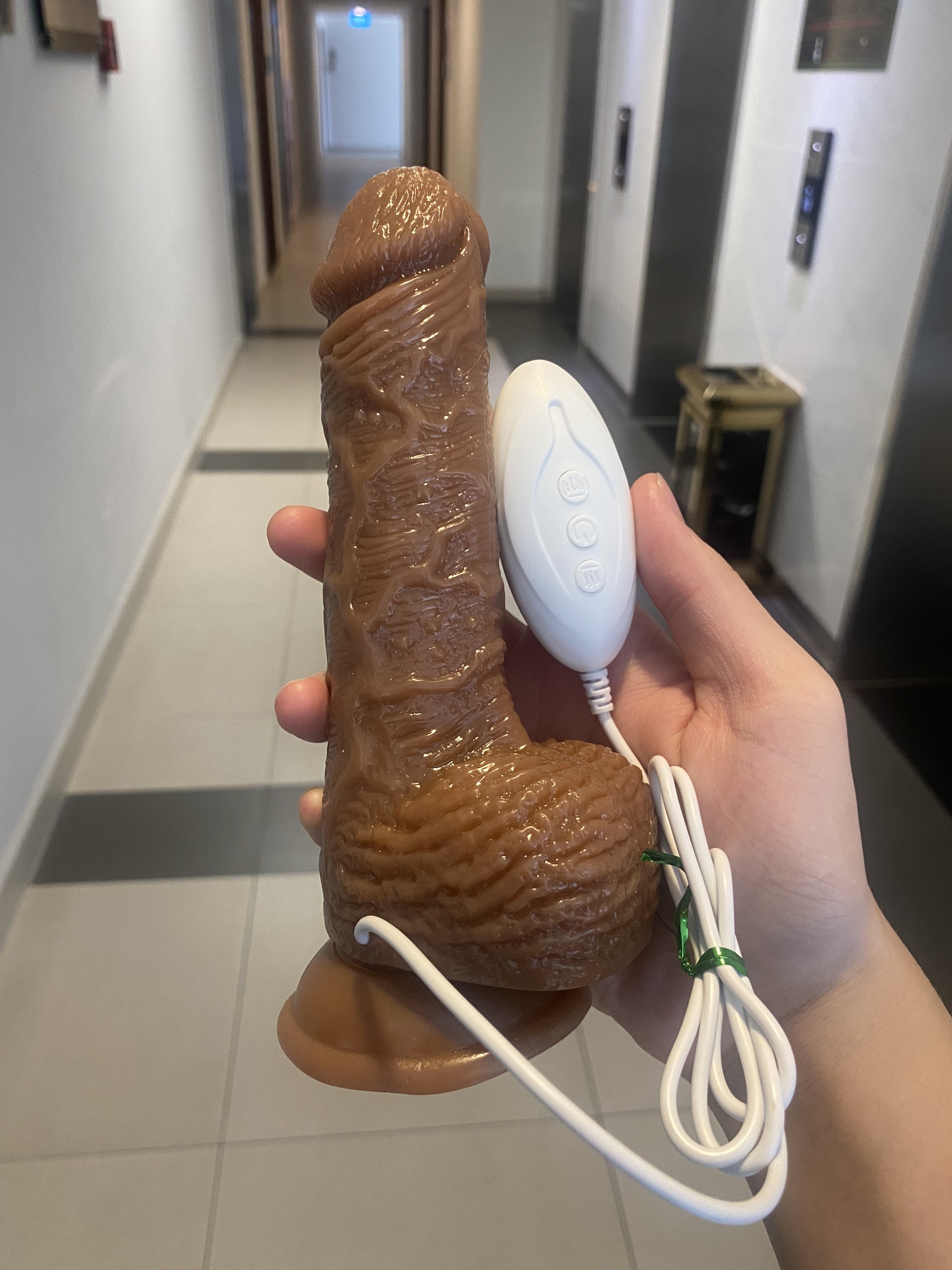 Dương vật giả thò thụt tỏa nhiệt dây điều khiển