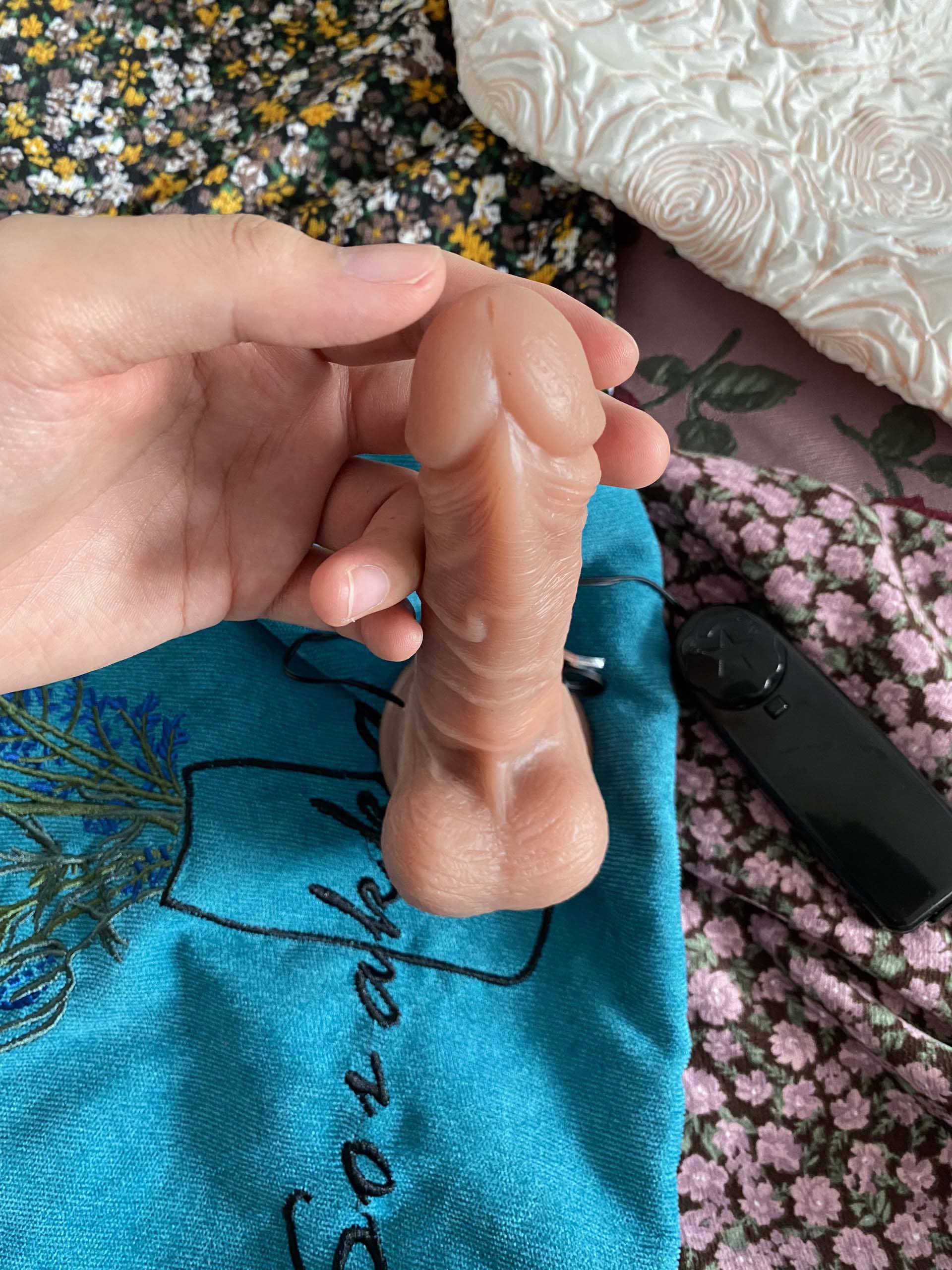 Dương vật giả Silicon rung Jiuai kèm điều khiển