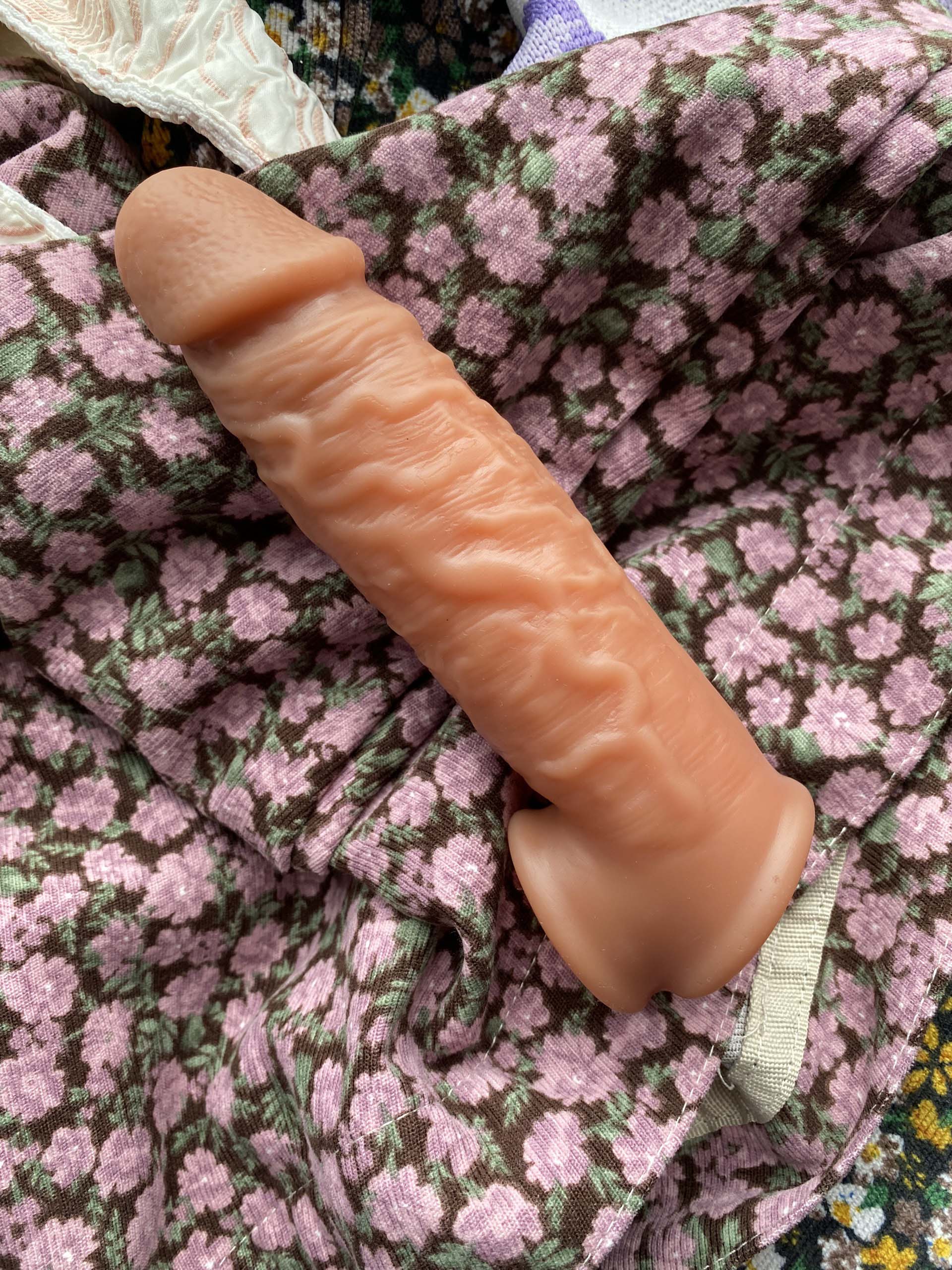 Bao cao su đôn đên quai đeo Jiuai size chuẩn châu Á