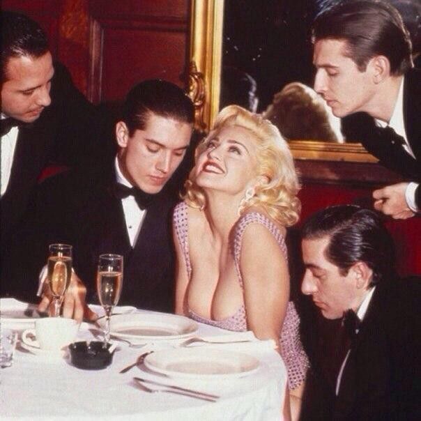 Gangbang Là Gì? Sự Thật Bạn Cần Biết Trước Khi Tìm Hiểu Hoặc Thử