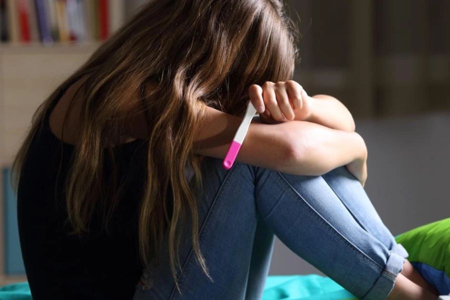 Bao nhiêu tuổi quan hệ tình dục là hợp pháp ở Việt Nam? Quan hệ sớm có sao không? (Cập nhật 2026)