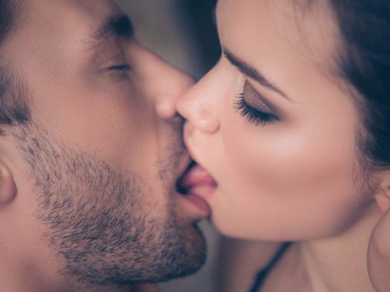 Nâng cấp nụ hôn kiểu Pháp – Bí kíp quyến rũ đưa cuộc yêu lên đỉnh