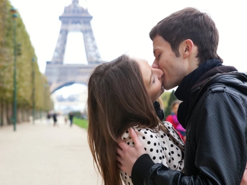 Nâng cấp nụ hôn kiểu Pháp – Bí kíp quyến rũ đưa cuộc yêu lên đỉnh