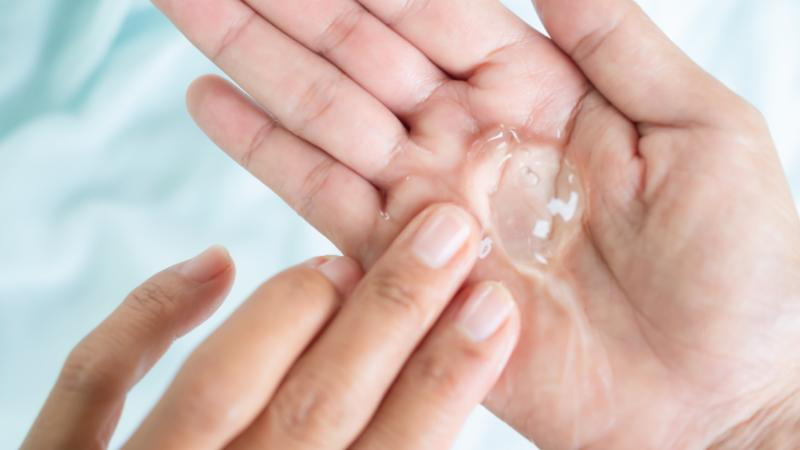 Huyết Trắng Ở Phụ Nữ: Dấu Hiệu Sinh Lý Bình Thường Hay Cảnh Báo Bệnh?