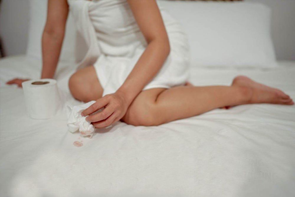 Bao nhiêu tuổi quan hệ tình dục là hợp pháp ở Việt Nam? Quan hệ sớm có sao không? (Cập nhật 2026)