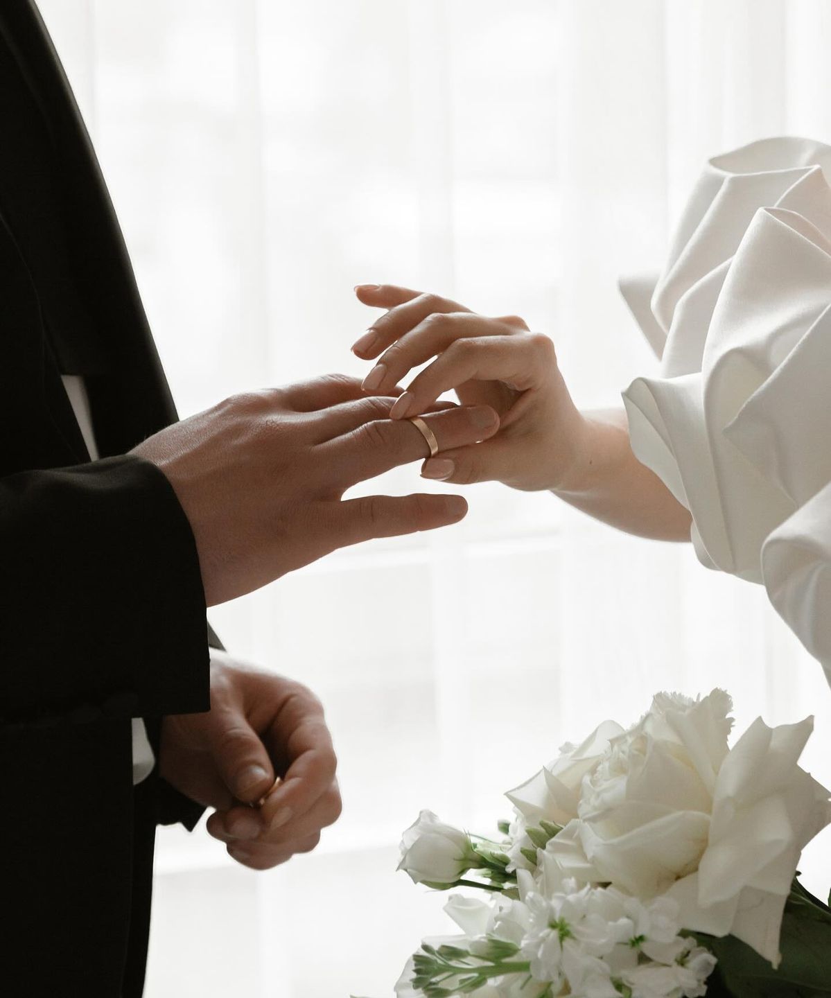 Nhẫn đính hôn khác gì nhẫn cưới? Tìm hiểu ngay để không nhầm lẫn khi chọn trang sức cưới