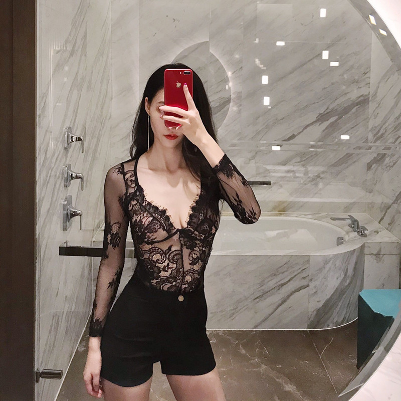 Jumsuit ren dài tay gợi cảm