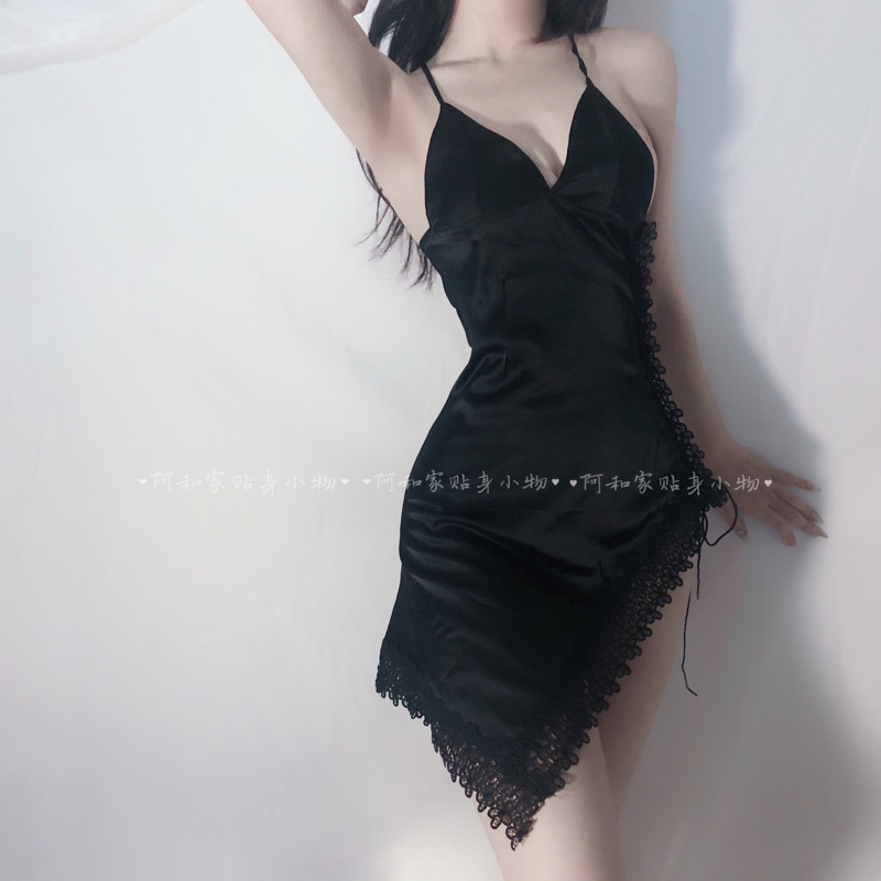 Váy ngủ lụa trơn xẻ hông một bên