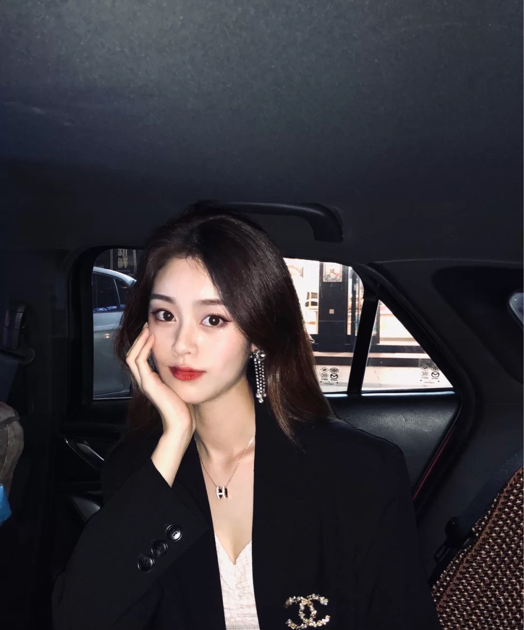 Khuyên tai ngọc đính đá nơ da