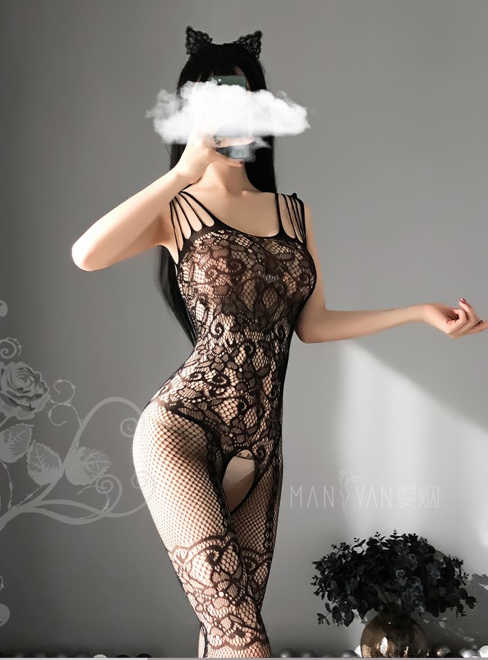 Cosplay bó sát khoét đũng nhiều dây vai