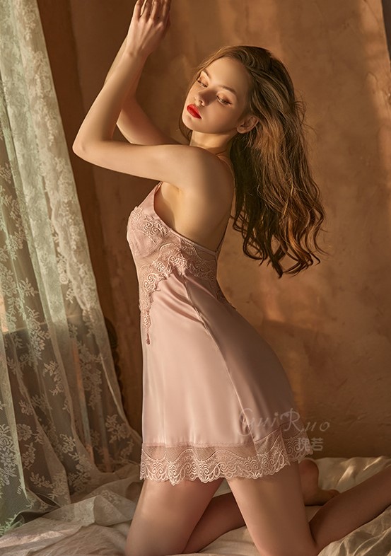 Váy ngủ lụa ren màng chữ V phia trước