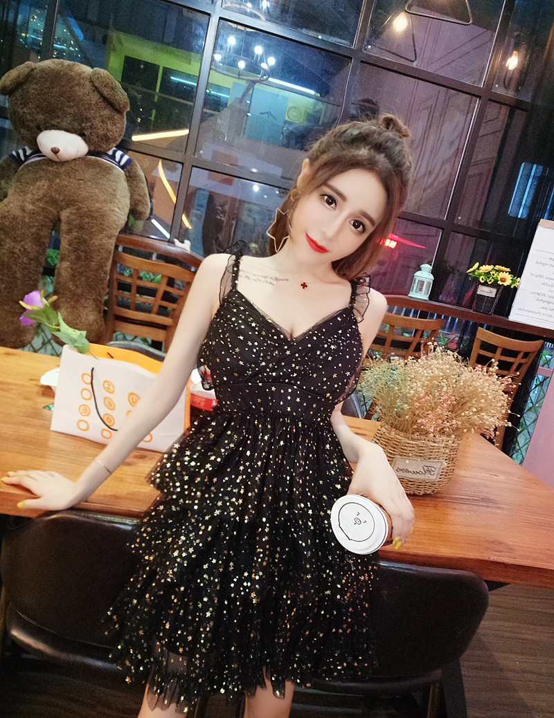 Váy 2 dây xòe nhiều tầng chấm sao