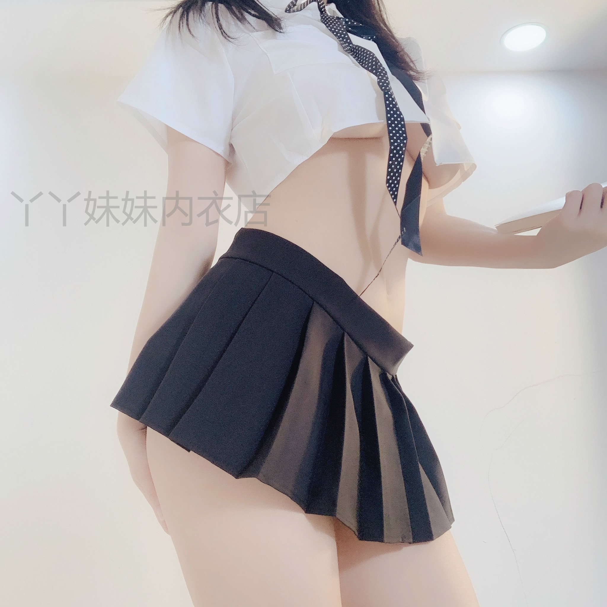 Cosplay nữ sinh thư ký cà vạt chấm bi