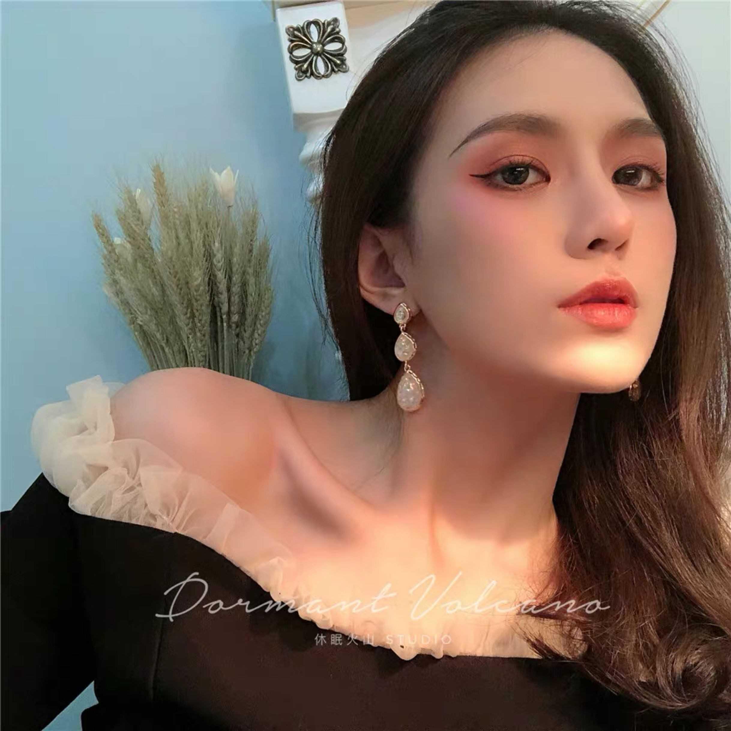 Khuyên tai 3 giọt nước nhũ