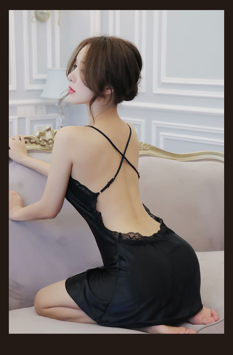 Váy ngủ lụa trơn 2 dây hở lưng viền ngực đen