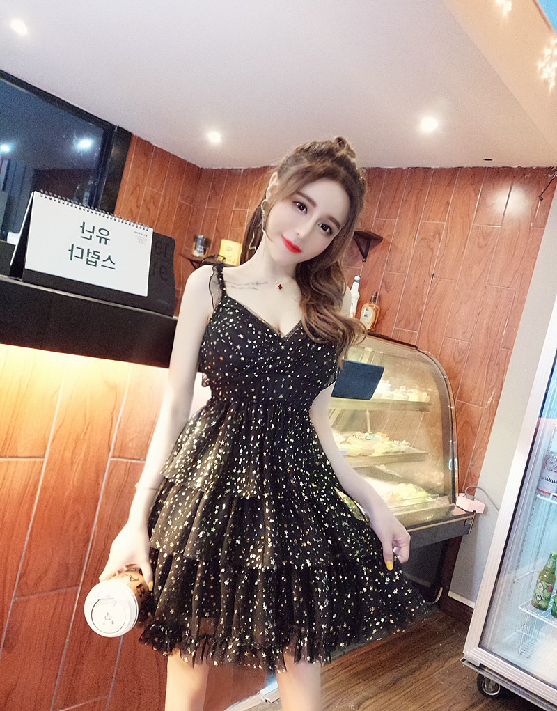 Váy 2 dây xòe nhiều tầng chấm sao