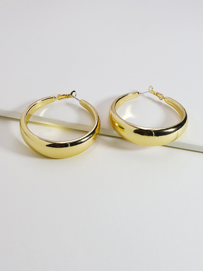 Khuyên tai tròn vàng