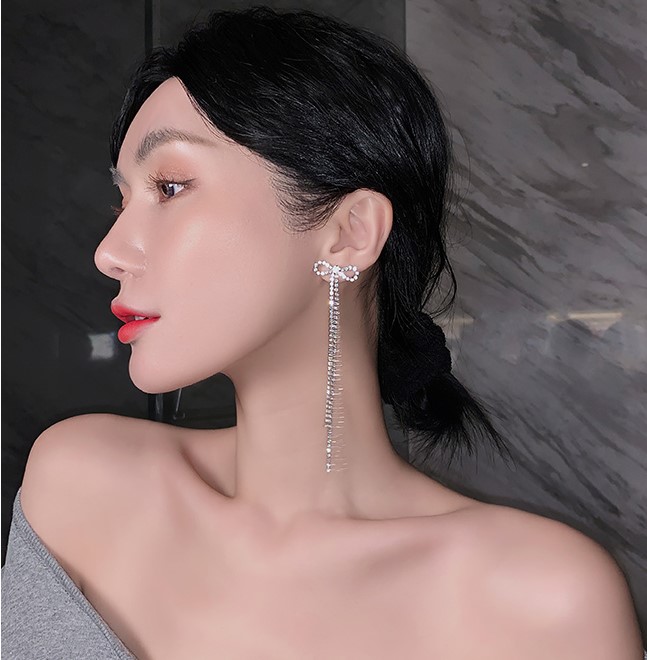 Khuyên tai nơ đính đá dài sang chảnh