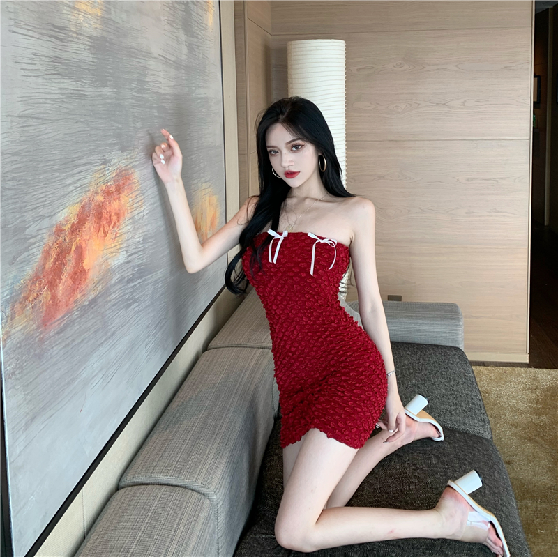 Váy ôm body hoa chấm bi đỏ