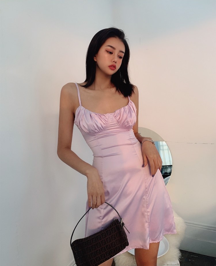 Váy lụa trơn ngực túm