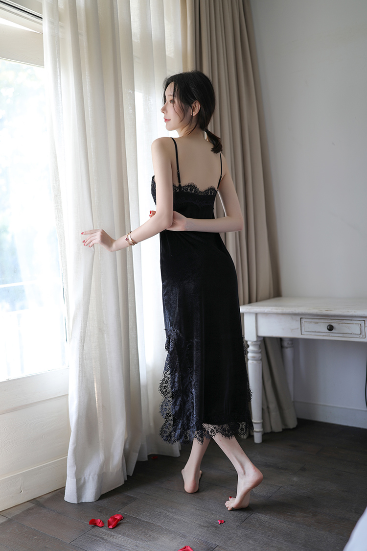 Váy ngủ nhung dài sang trọng cổ điển