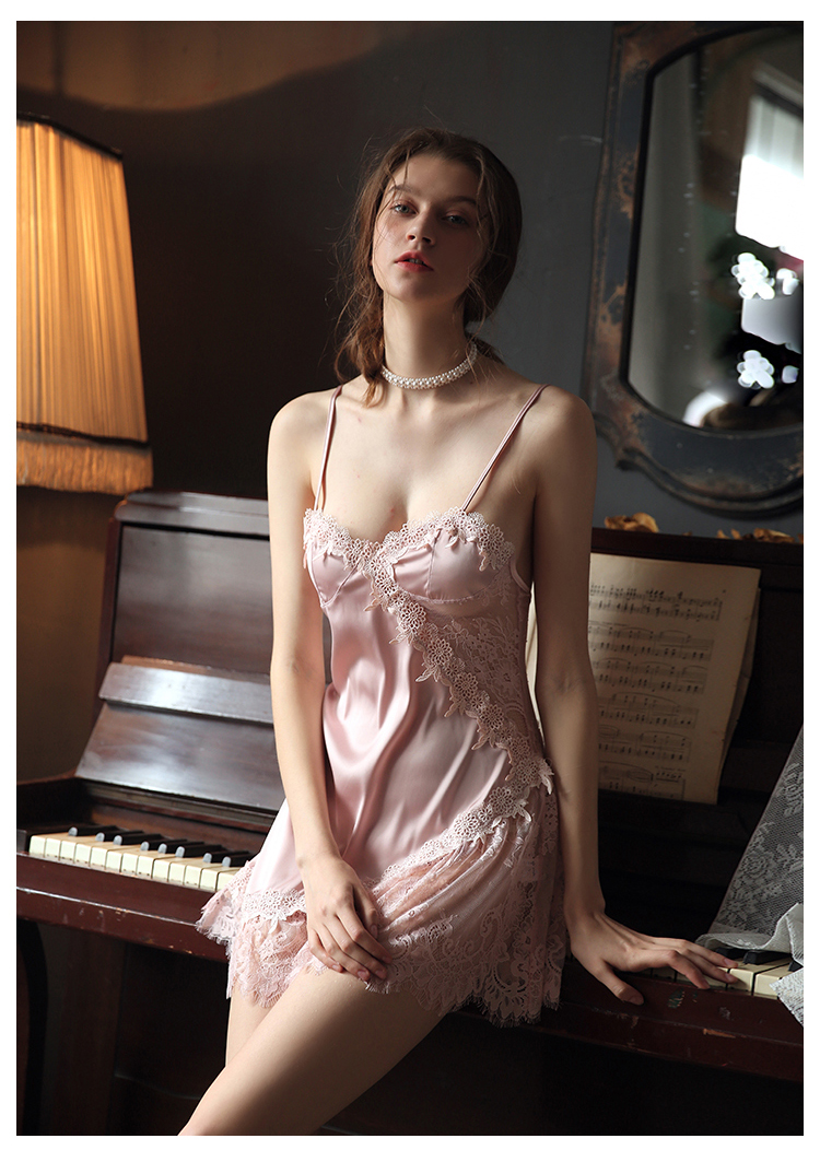 Váy ngủ lụa 2 dây Quảng Châu cao cấp ren xẻ một bên