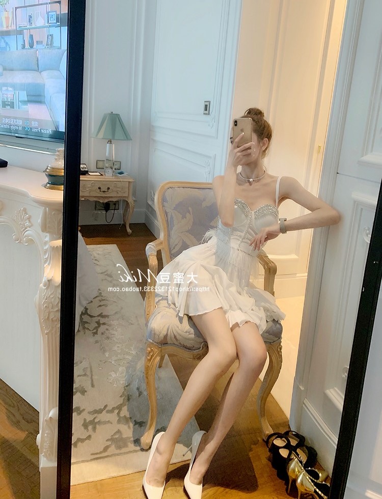 Áo Croptop đính đá lông tua