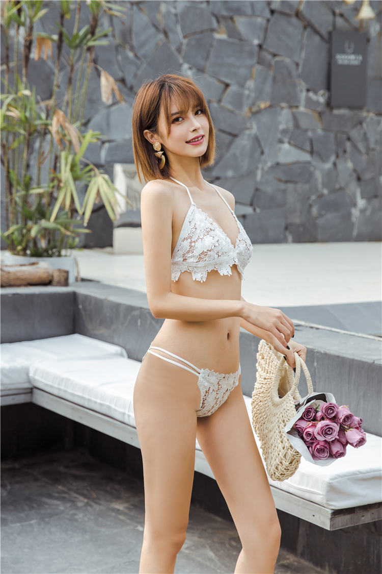 Bikini 2 mảnh ren hoa dây mỏng
