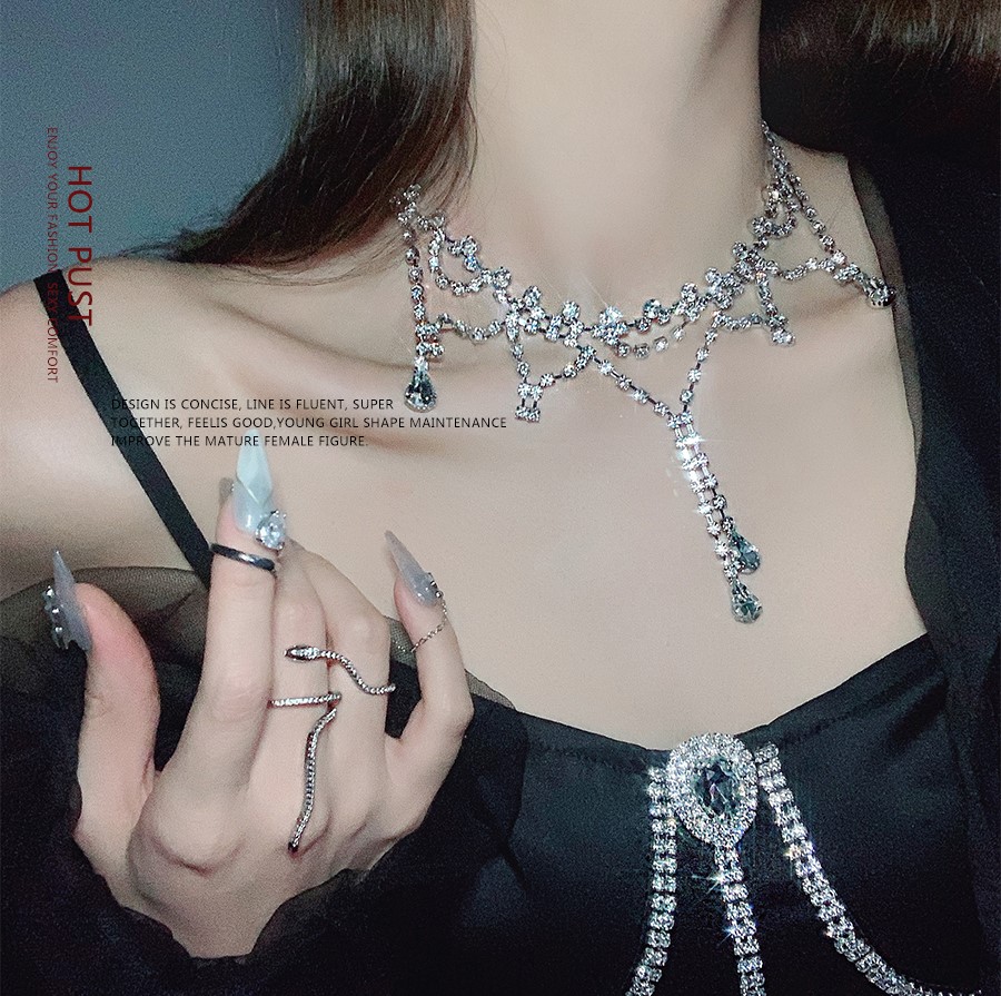 Vòng cổ bạc đính đá vương miện