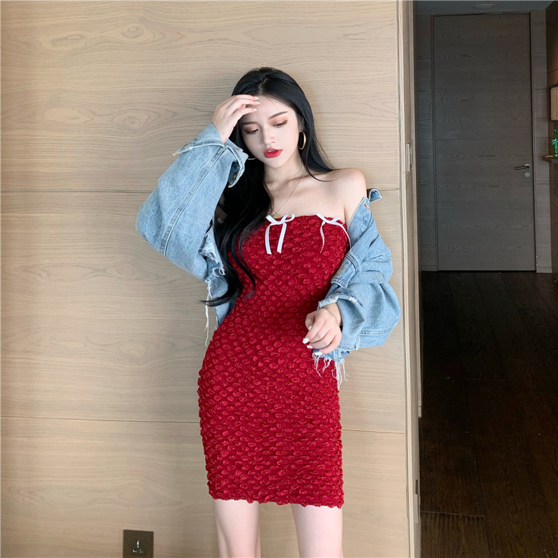 Váy ôm body hoa chấm bi đỏ