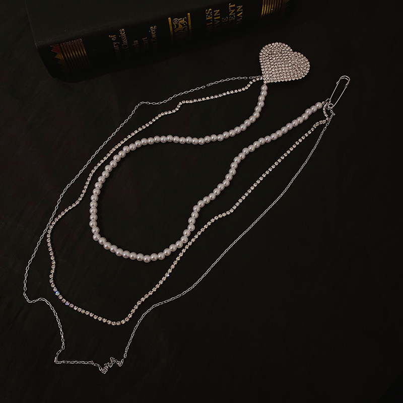 Cài áo trái tim ngọc trai