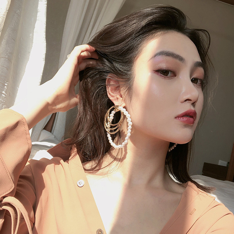 Khuyên tai ngọc trai nhiều vòng