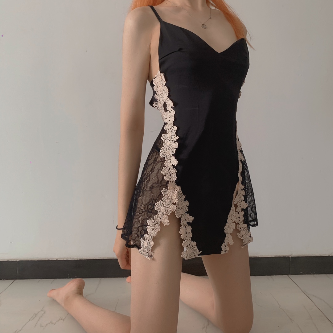 Váy ngủ lụa Quảng Châu ren sọc tam giác