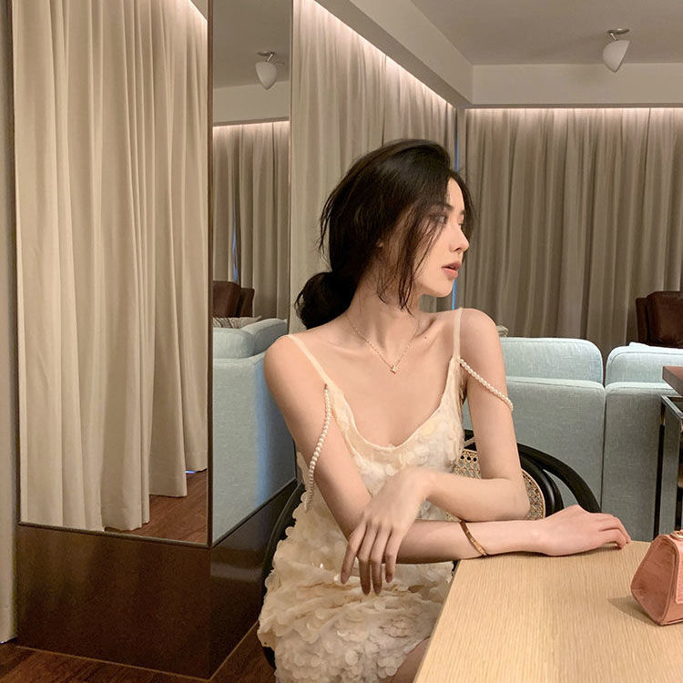 Váy body 2 dây ngọc trai xếp li tròn